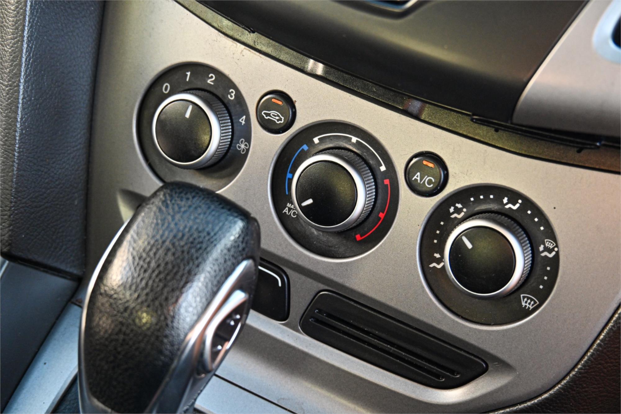 2013 FORD FOCUS LW MK2 TREND 6 SP AUTOMATIC 4D SEDAN