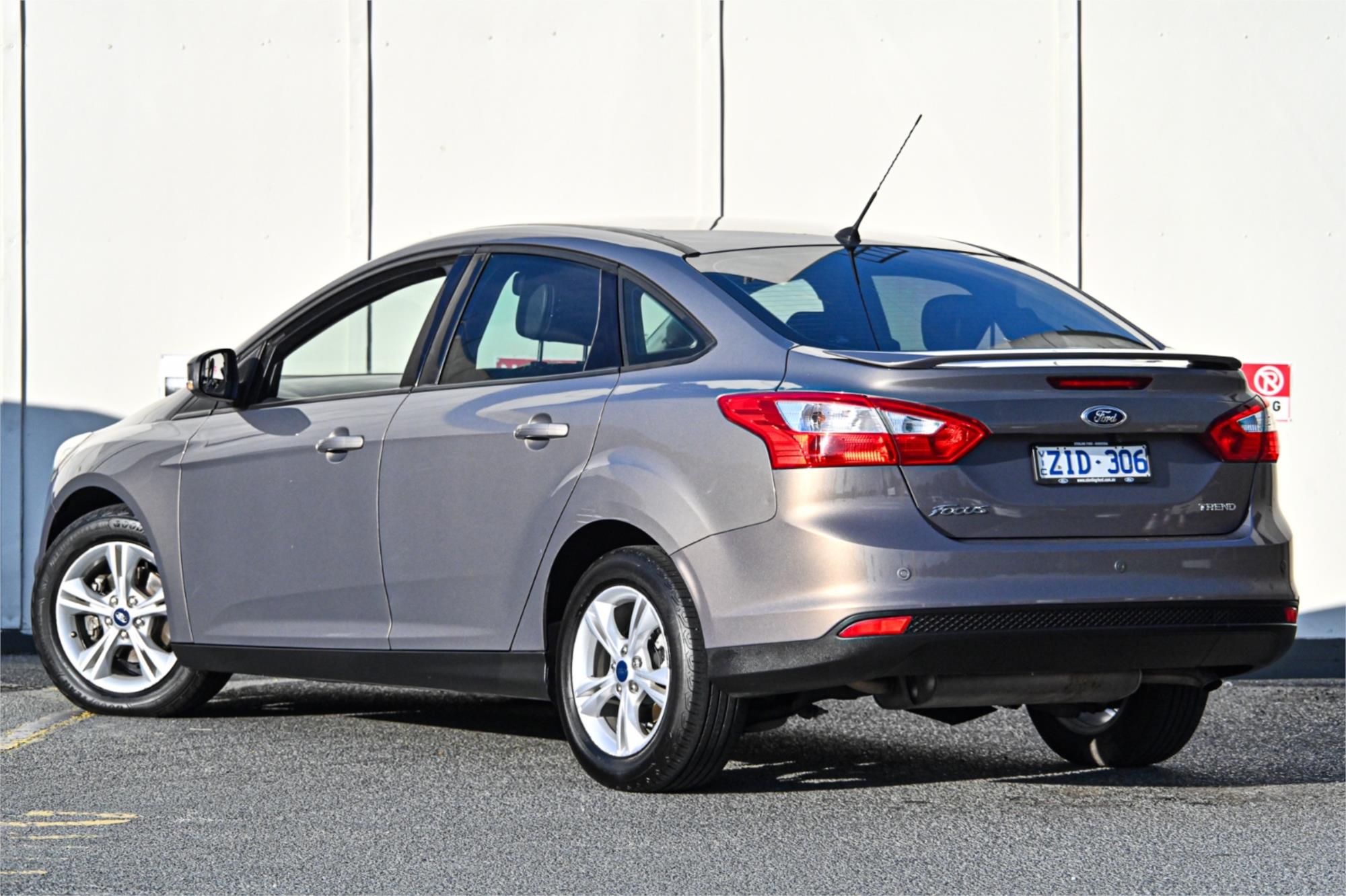 2013 FORD FOCUS LW MK2 TREND 6 SP AUTOMATIC 4D SEDAN