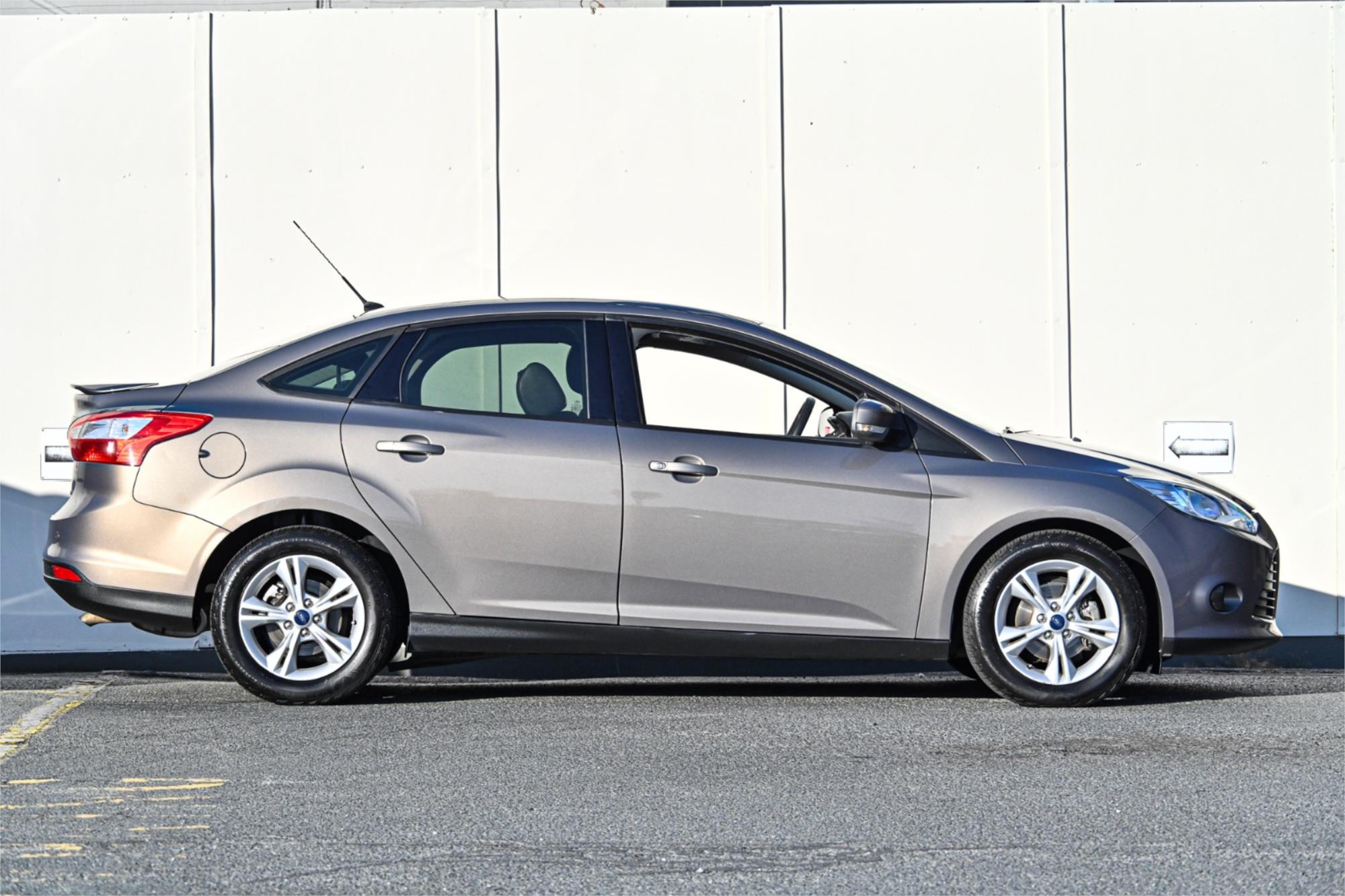 2013 FORD FOCUS LW MK2 TREND 6 SP AUTOMATIC 4D SEDAN