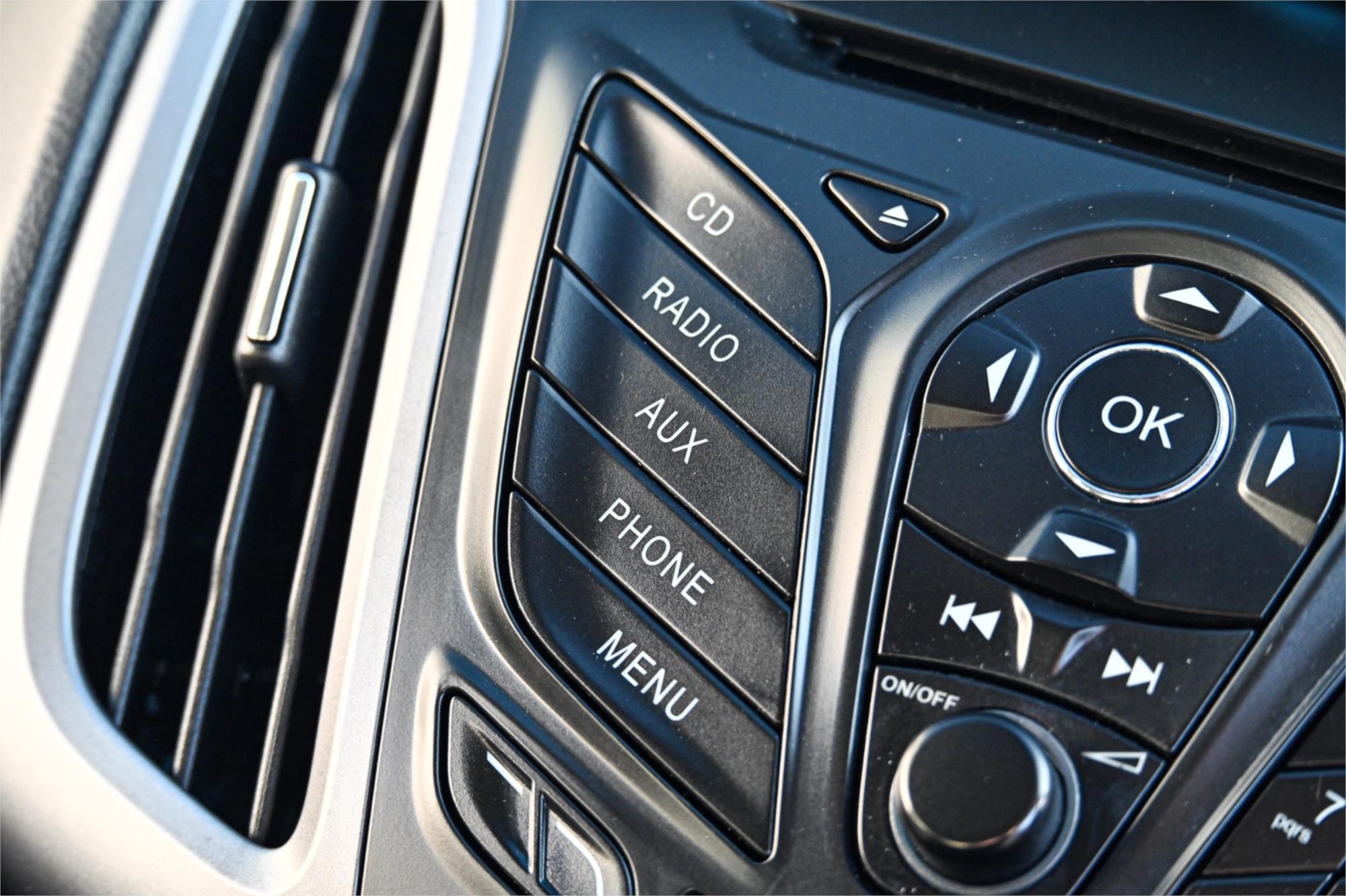 2013 FORD FOCUS LW MK2 TREND 6 SP AUTOMATIC 4D SEDAN