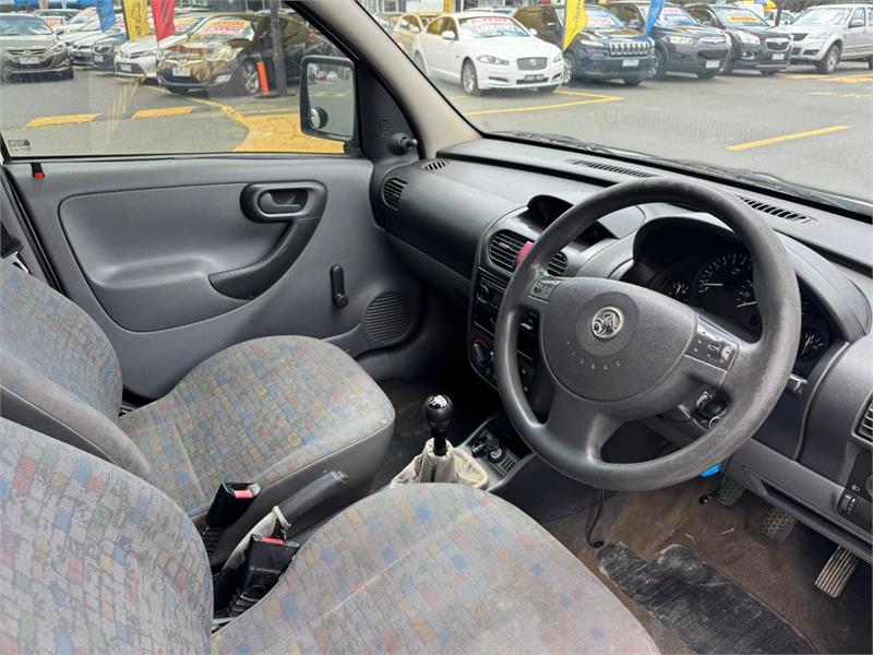 2004 HOLDEN COMBO XC MANUAL VAN