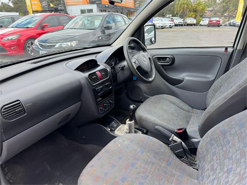 2004 HOLDEN COMBO XC MANUAL VAN