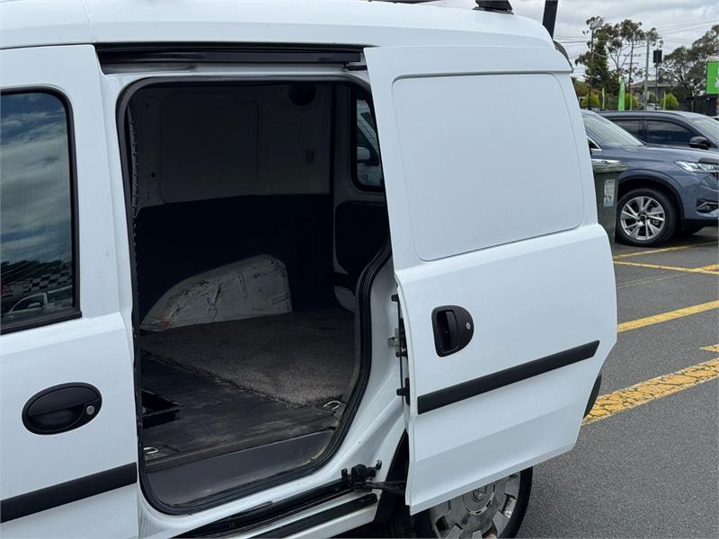 2004 HOLDEN COMBO XC MANUAL VAN