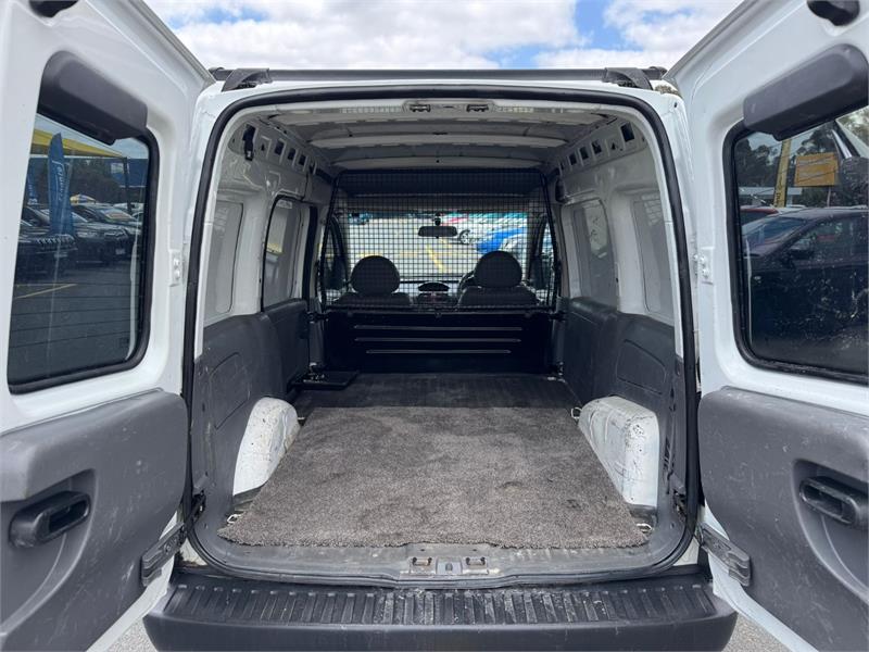 2004 HOLDEN COMBO XC MANUAL VAN