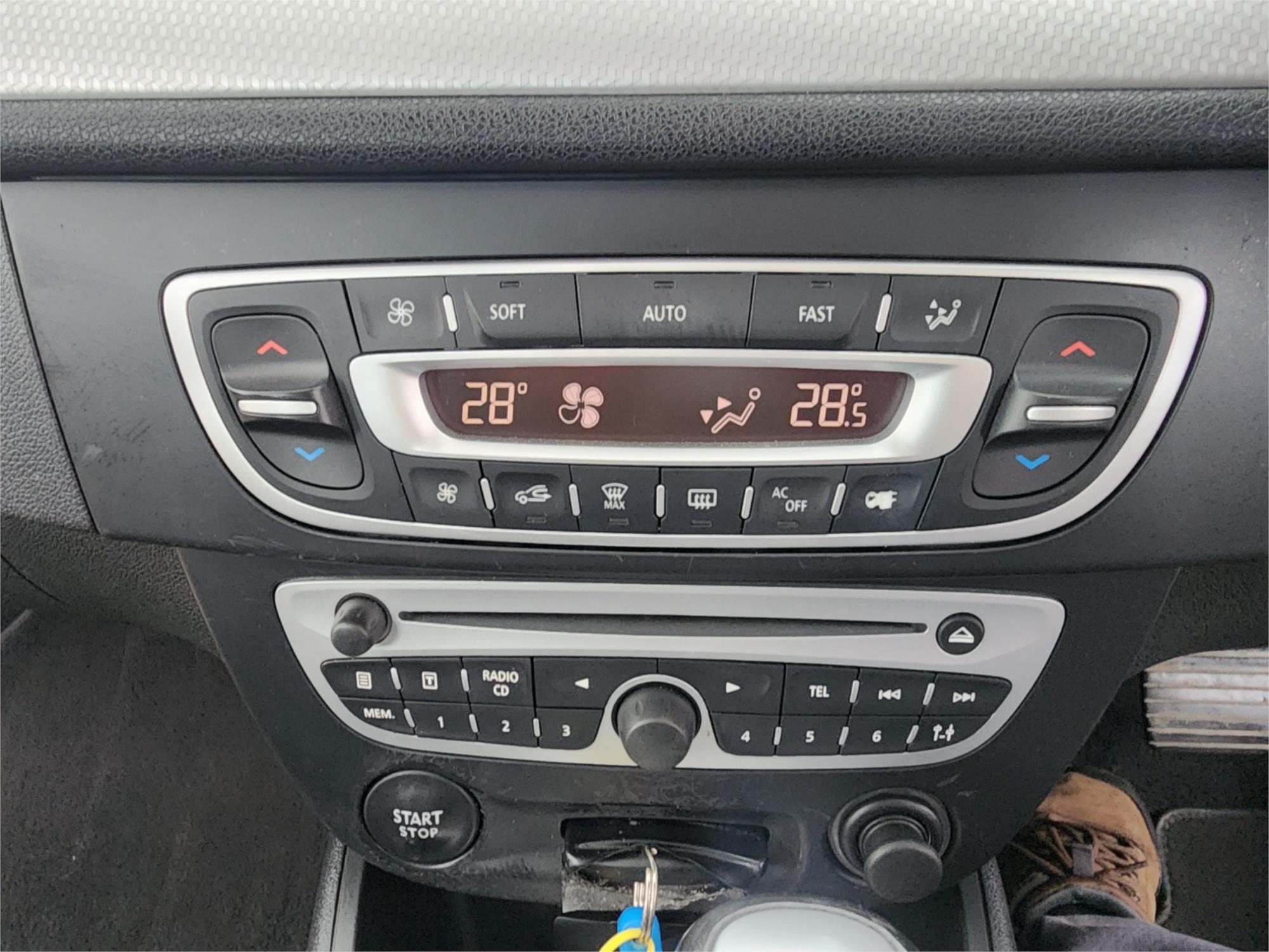 2012 RENAULT MEGANE B32 III PRIVILEGE 6 SP AUTO DUAL CLUTCH HATCHBACK