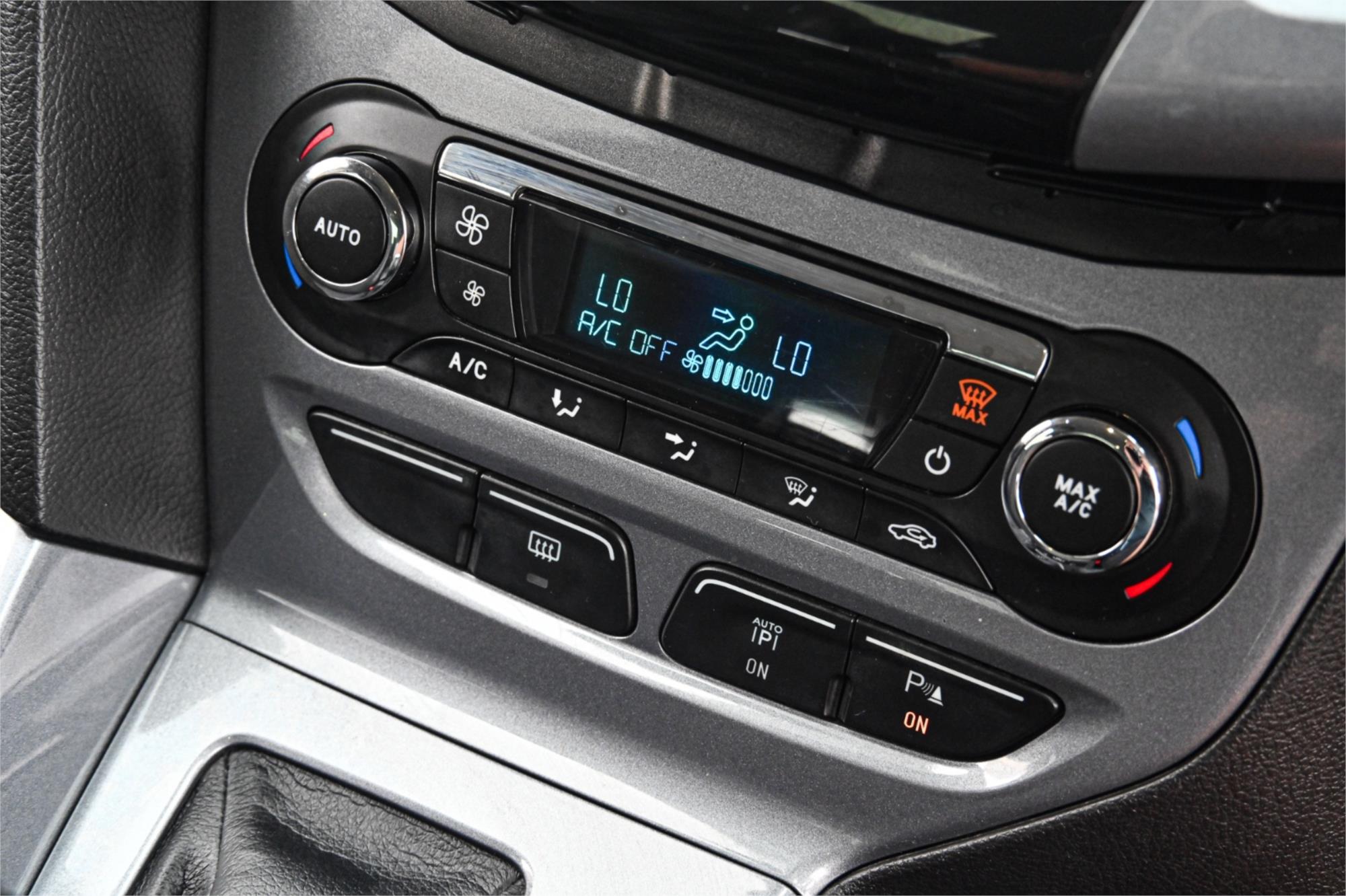 2011 FORD FOCUS LW TITANIUM 6 SP AUTOMATIC 4D SEDAN