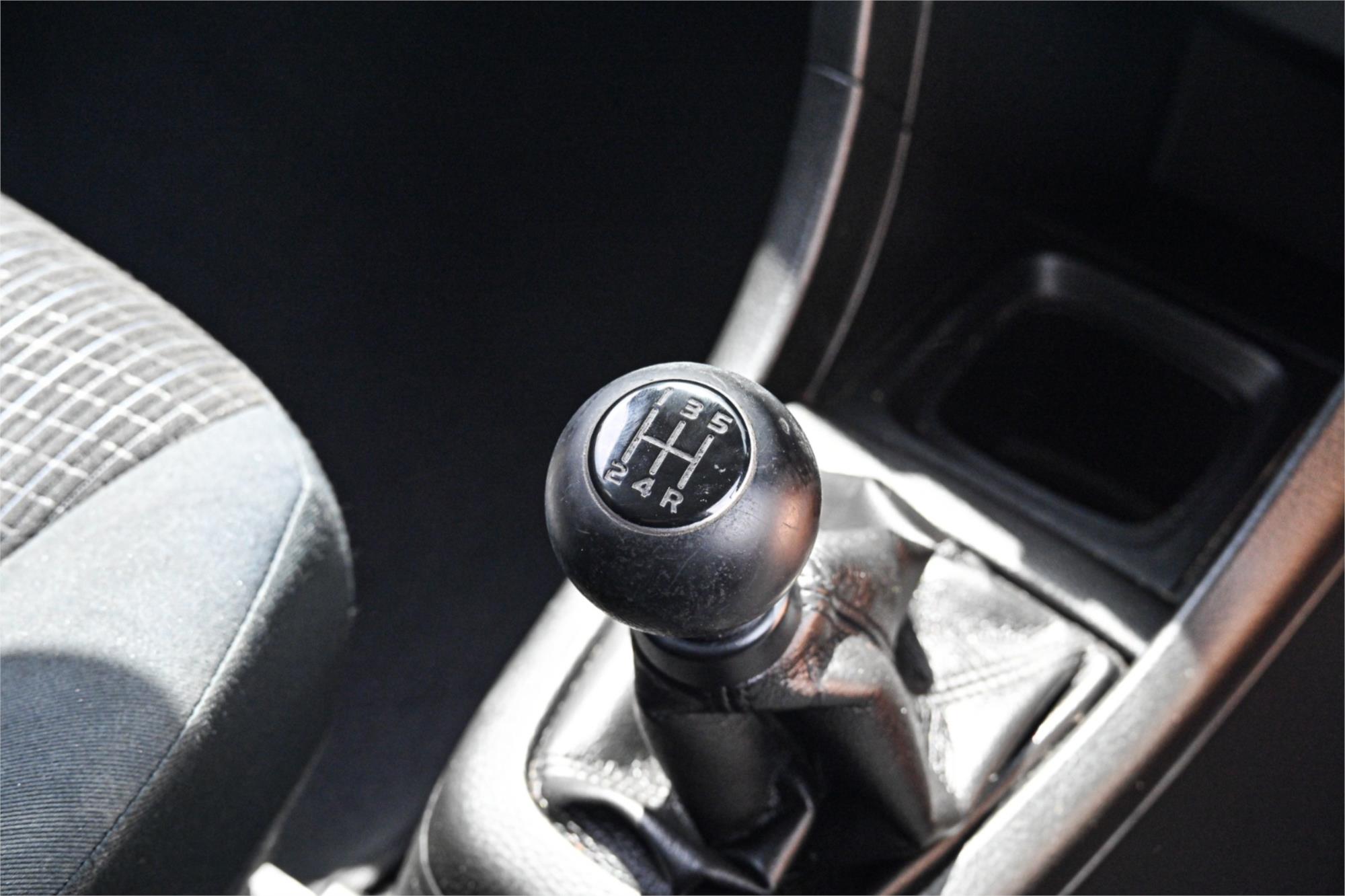 2014 SUZUKI SWIFT FZ MY13 GL 5 SP MANUAL 5D HATCHBACK