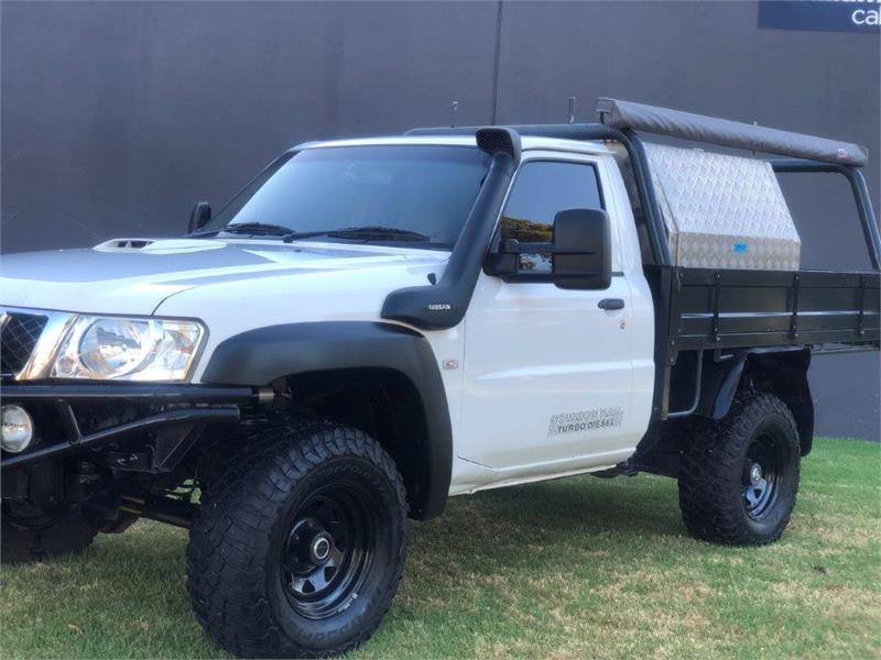 2010 NISSAN PATROL GU 6 ST 4X4 MANUAL CAB CHASSIS