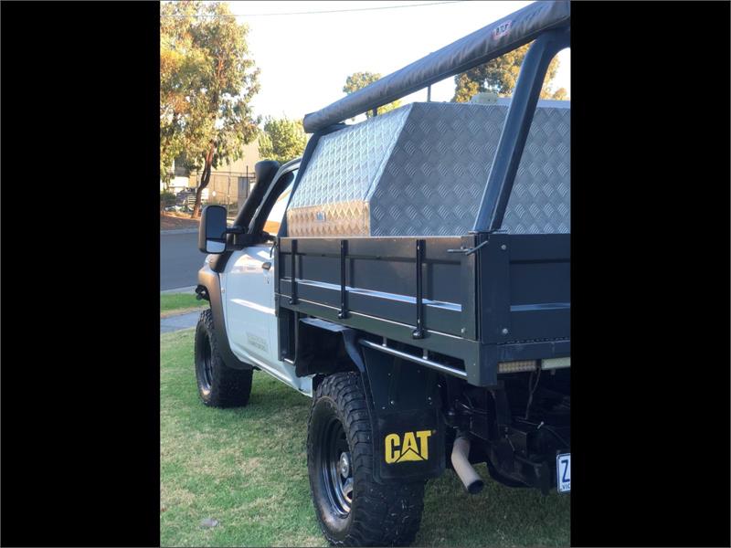2010 NISSAN PATROL GU 6 ST 4X4 MANUAL CAB CHASSIS