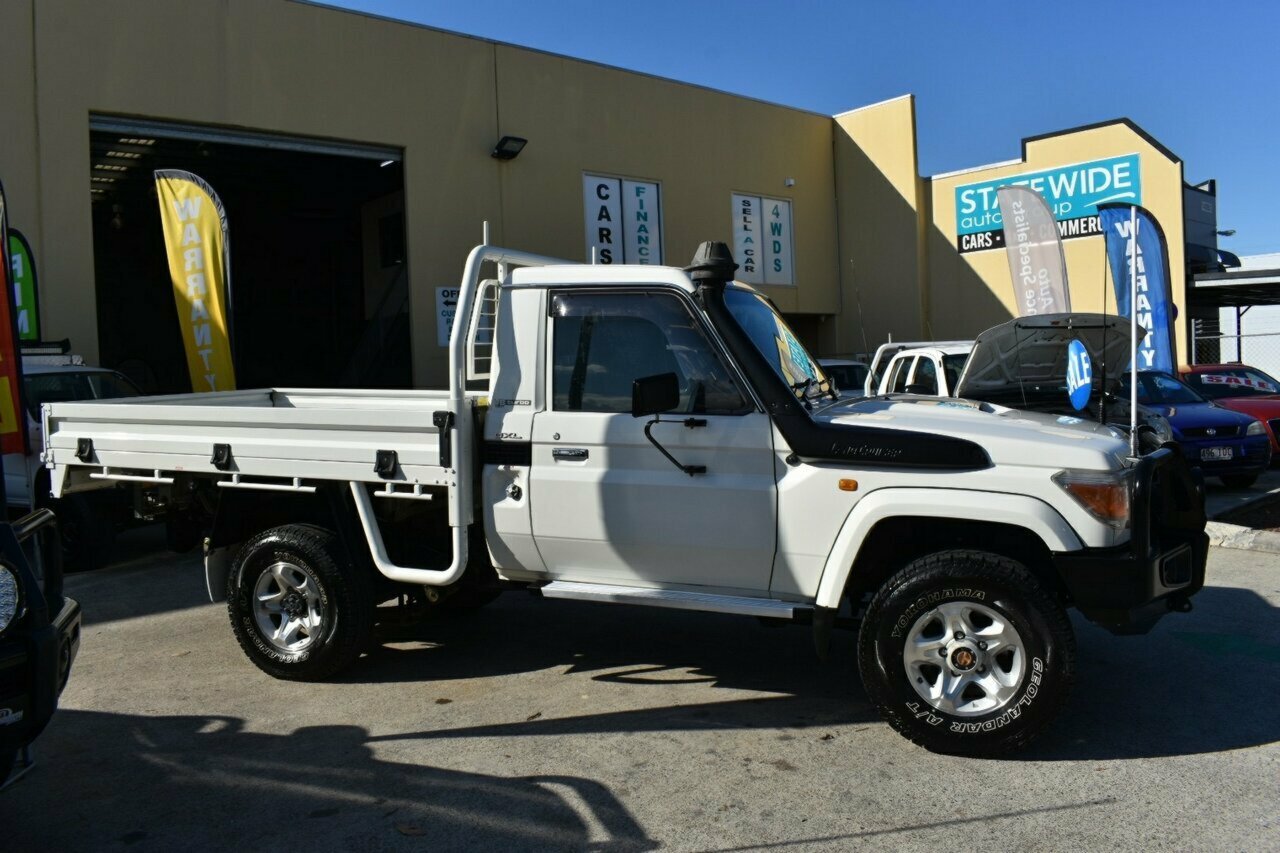 2009 TOYOTA LANDCRUISER VDJ79R GXL (4X4) 5 SP MANUAL 2D CAB CHASSIS