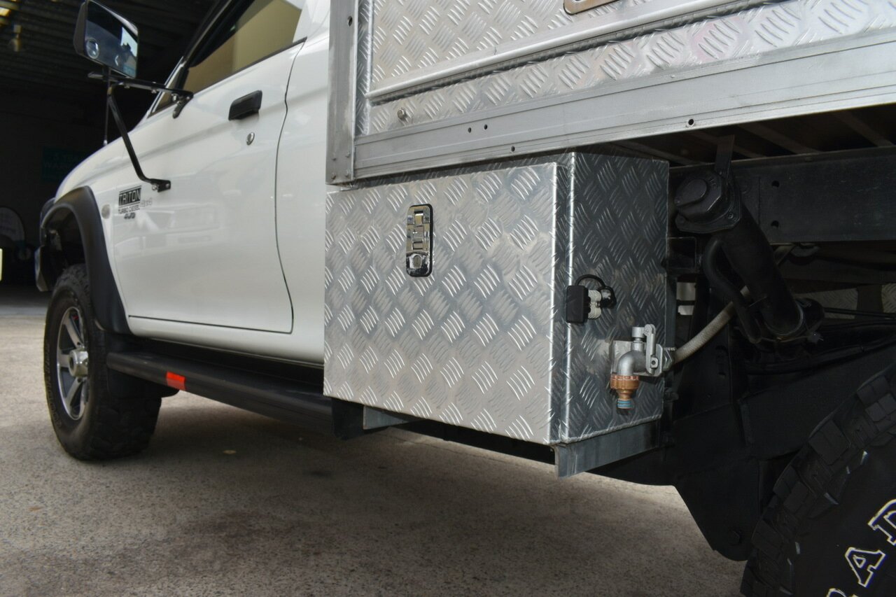 2005 MITSUBISHI TRITON MK MY05 GLX (4X4) 5 SP MANUAL 4X4 2D CAB CHASSIS