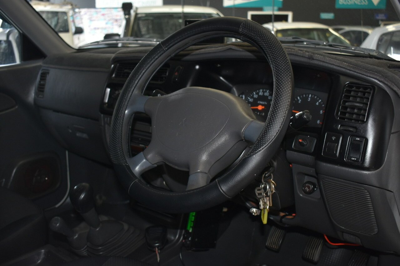 2005 MITSUBISHI TRITON MK MY05 GLX (4X4) 5 SP MANUAL 4X4 2D CAB CHASSIS