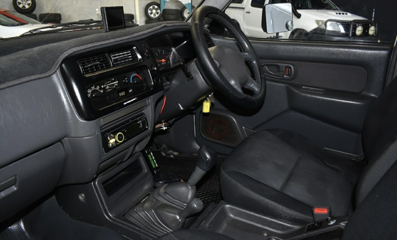 2005 MITSUBISHI TRITON MK MY05 GLX (4X4) 5 SP MANUAL 4X4 2D CAB CHASSIS