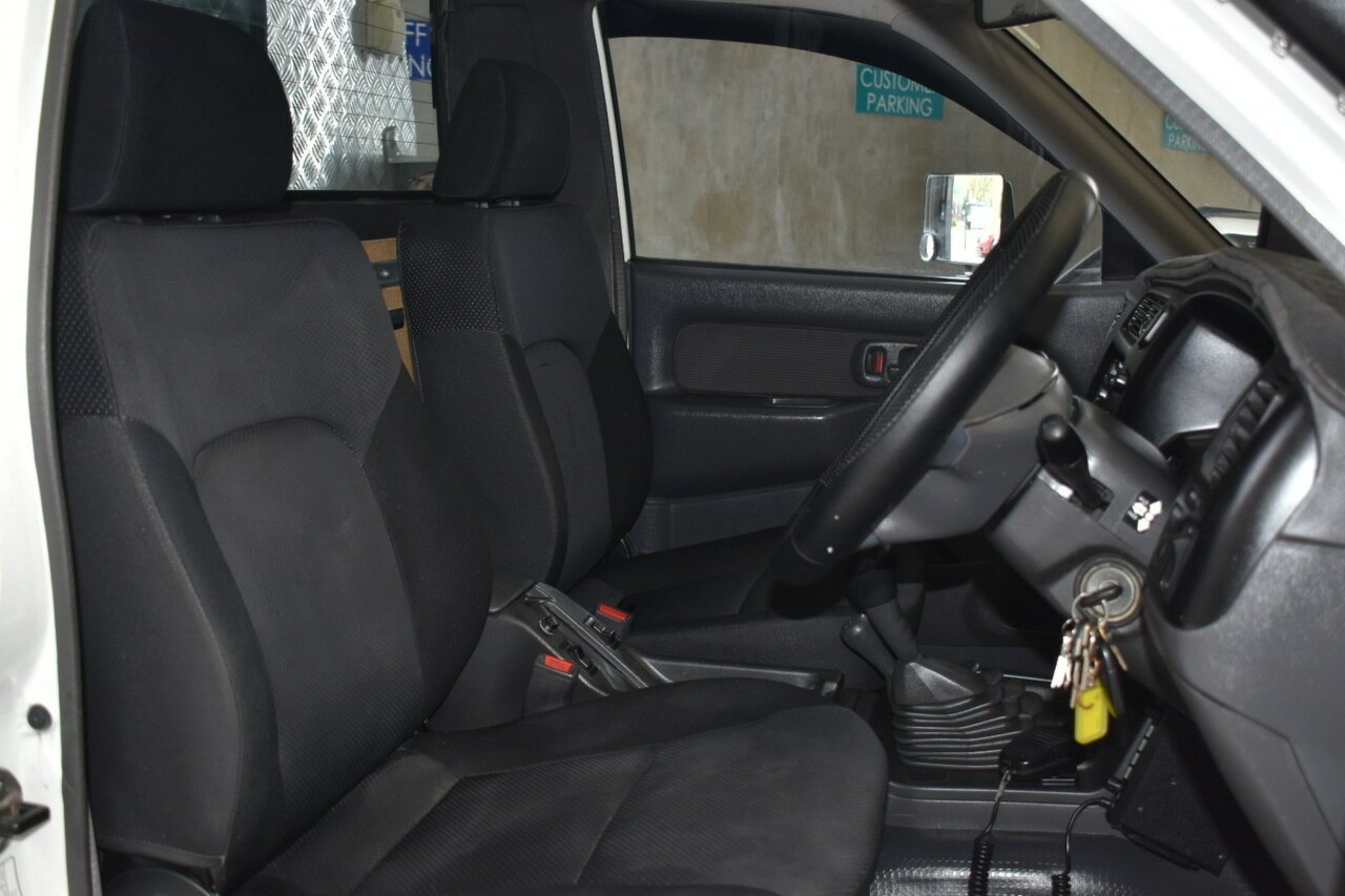 2005 MITSUBISHI TRITON MK MY05 GLX (4X4) 5 SP MANUAL 4X4 2D CAB CHASSIS