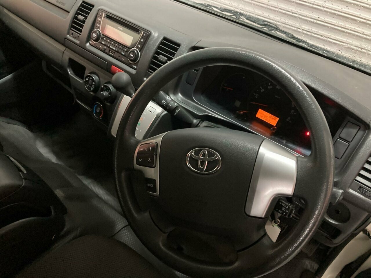 2015 TOYOTA HIACE KDH201R LWB 4DR AUTO 4SP 3.0DT VAN