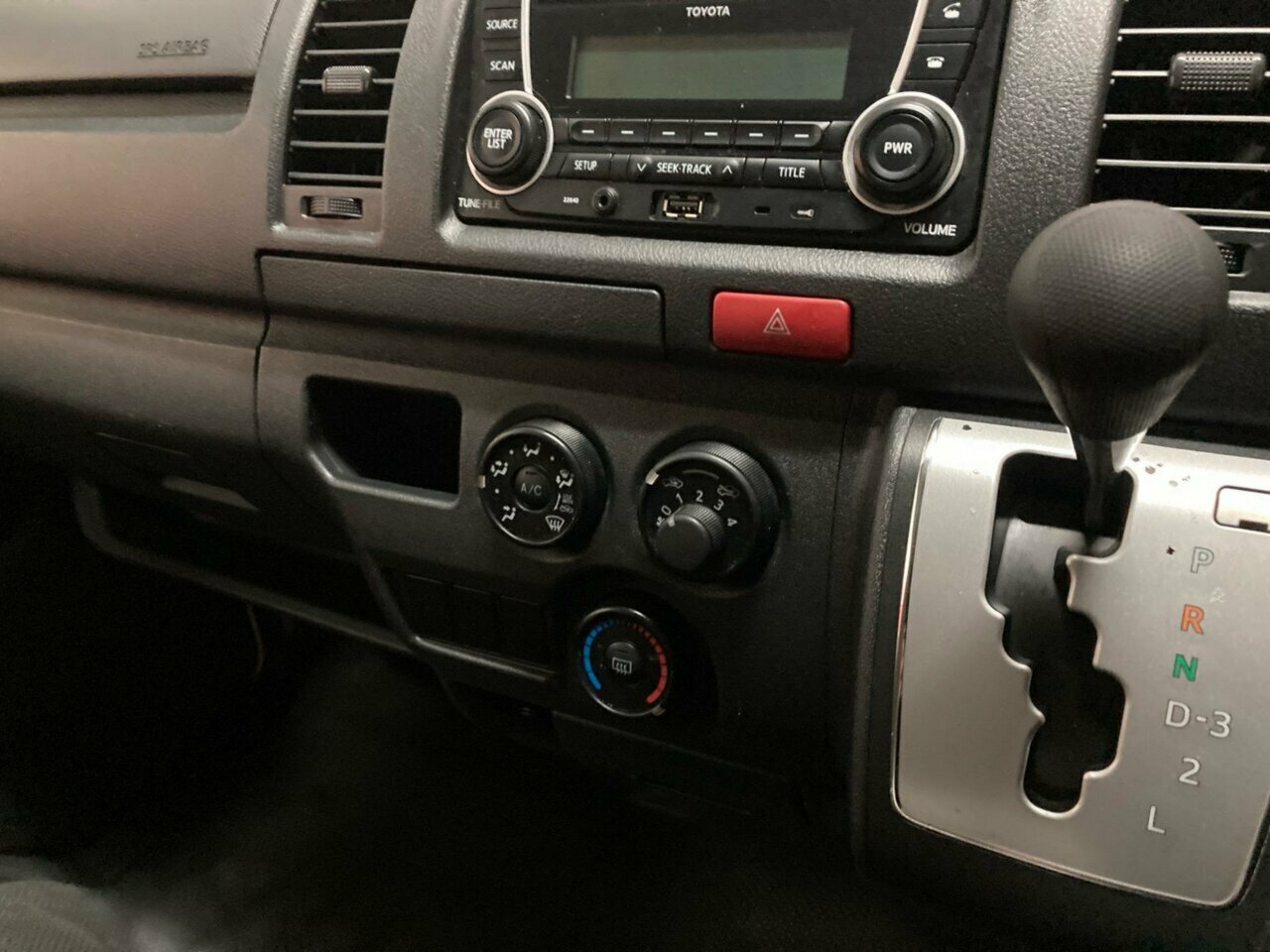 2015 TOYOTA HIACE KDH201R LWB 4DR AUTO 4SP 3.0DT VAN
