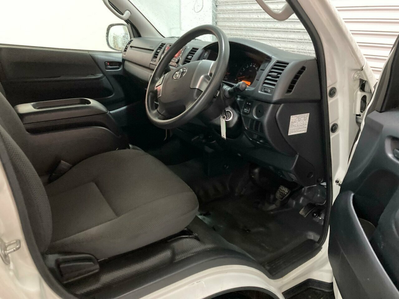 2015 TOYOTA HIACE KDH201R LWB 4DR AUTO 4SP 3.0DT VAN