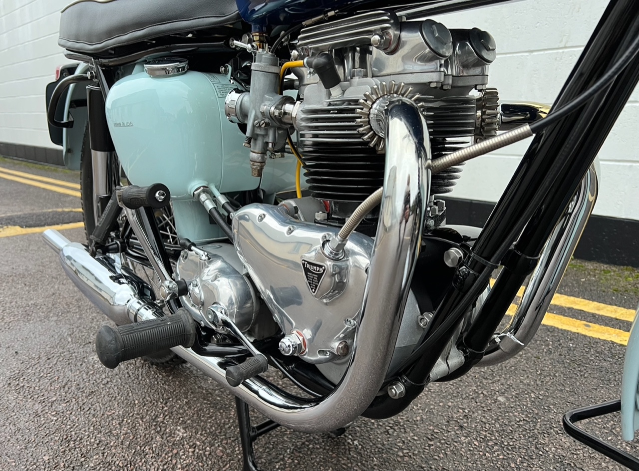 1960 TRIUMPH BONNEVILLE T120 ROAD
