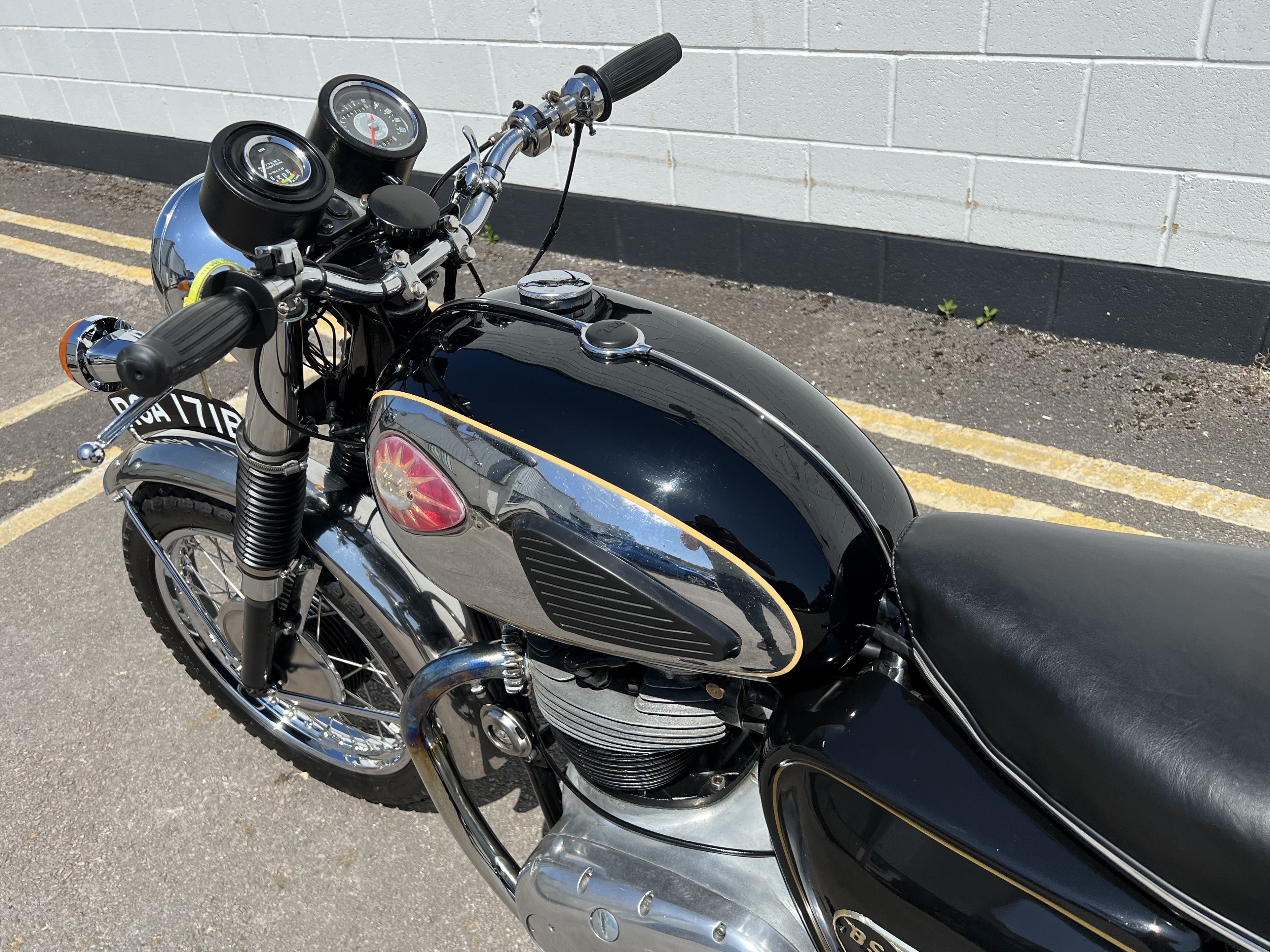 1964 BSA A65 THUNDERBOLT ROAD