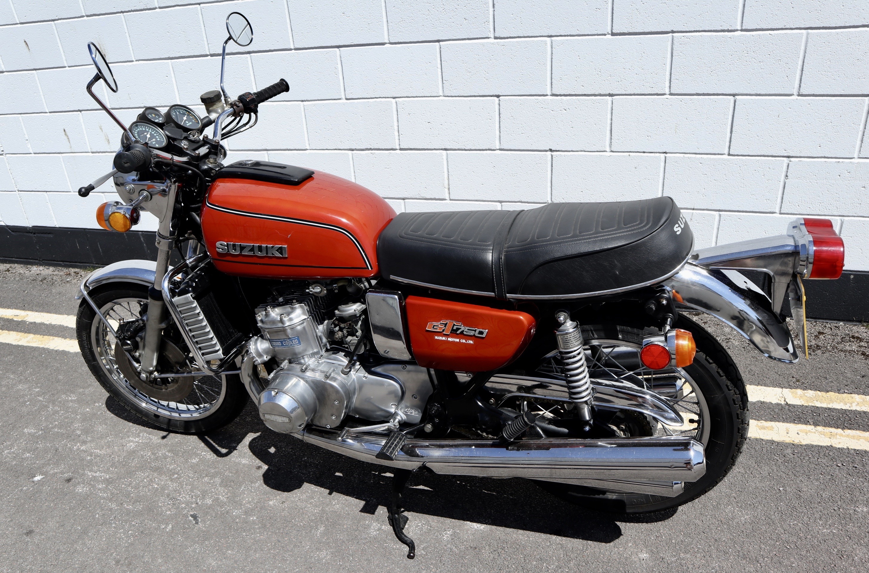1975 SUZUKI GT750 ROAD