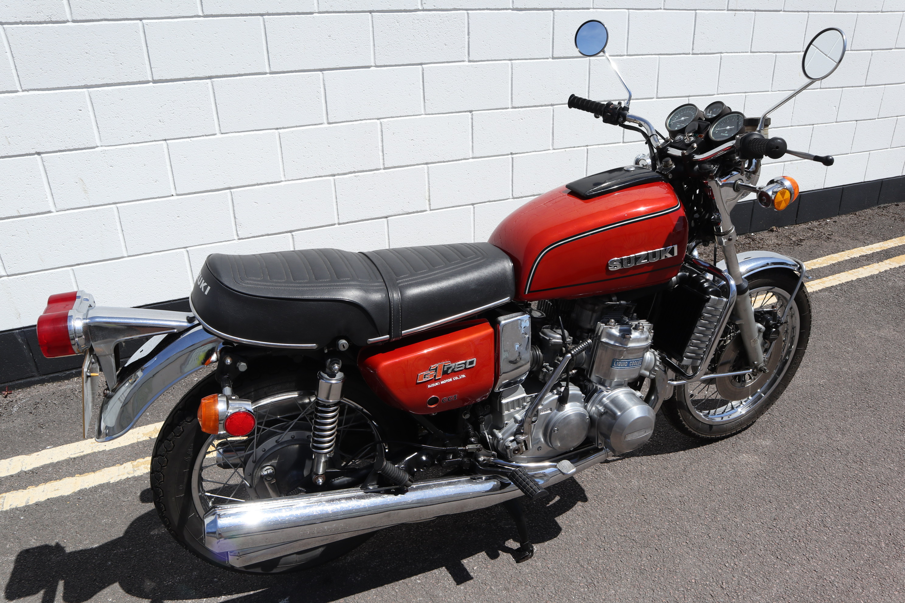 1975 SUZUKI GT750 ROAD