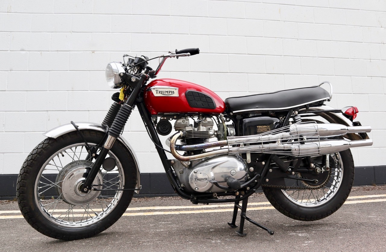 1969 TRIUMPH TROPHY TR6C COMPETITION BIKE