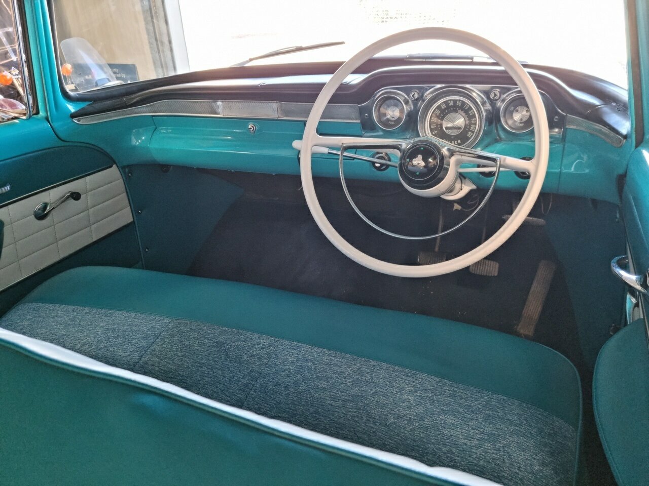 1960 HOLDEN FB SPECIAL 4D SEDAN