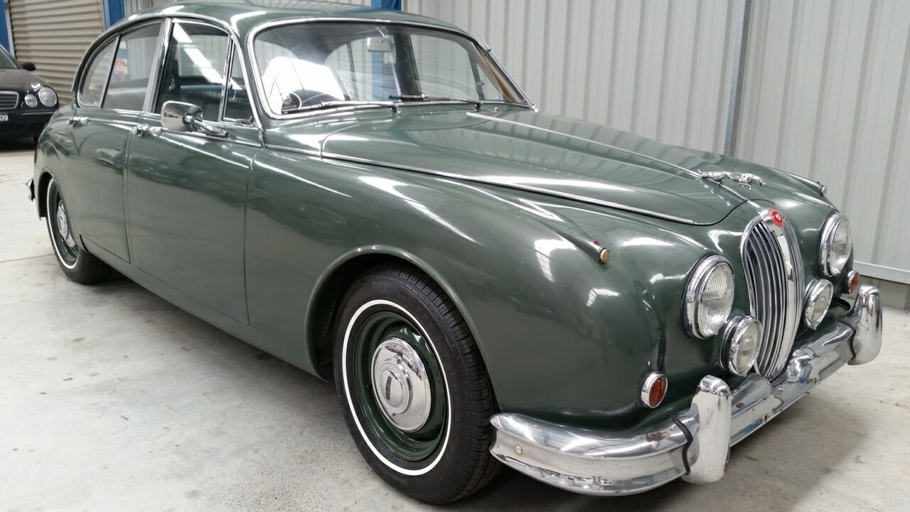 1963 JAGUAR MK II 3.4 4 SP MAN + OVERDRIVE 4D SEDAN