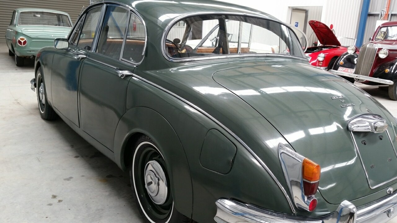 1963 JAGUAR MK II 3.4 4 SP MAN + OVERDRIVE 4D SEDAN
