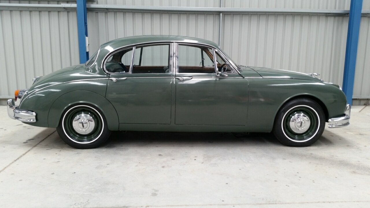1963 JAGUAR MK II 3.4 4 SP MAN + OVERDRIVE 4D SEDAN