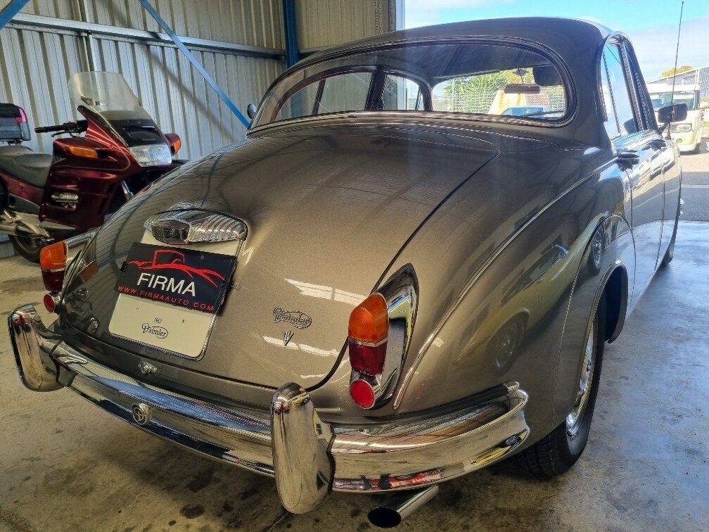 1967 DAIMLER 2.5 LITRE 3 SP AUTOMATIC 4D SEDAN