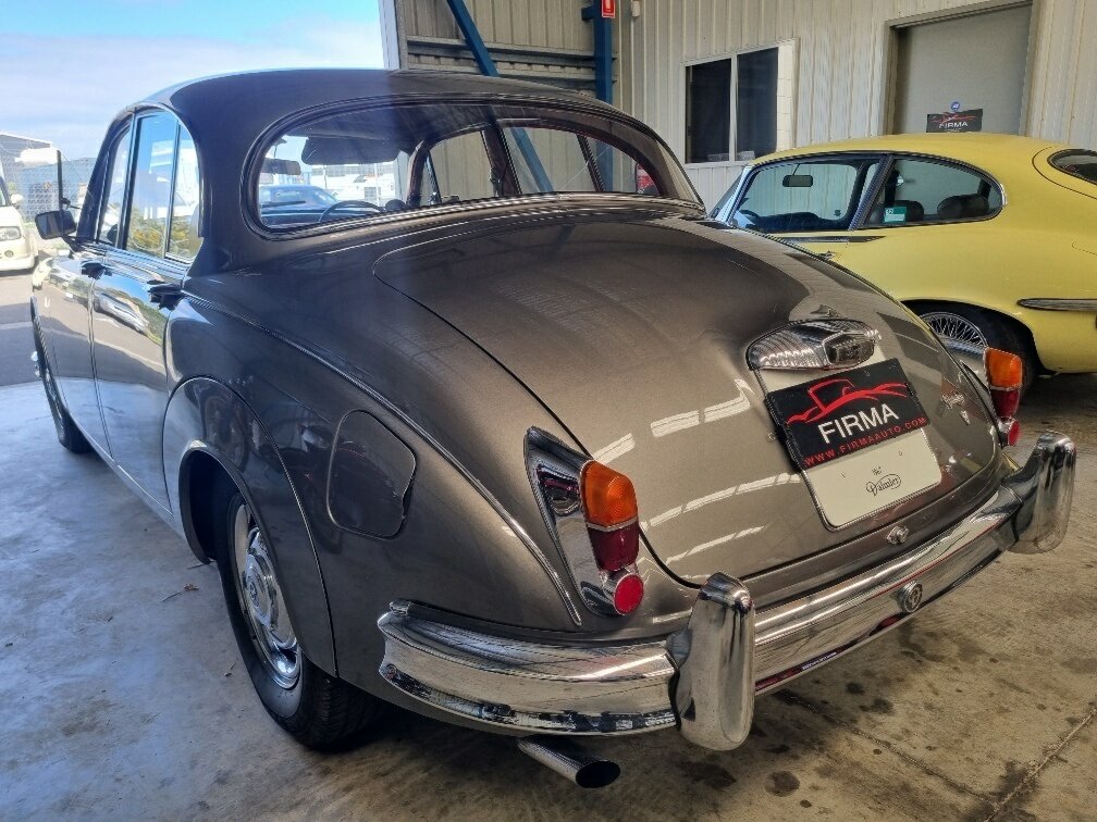 1967 DAIMLER 2.5 LITRE 3 SP AUTOMATIC 4D SEDAN