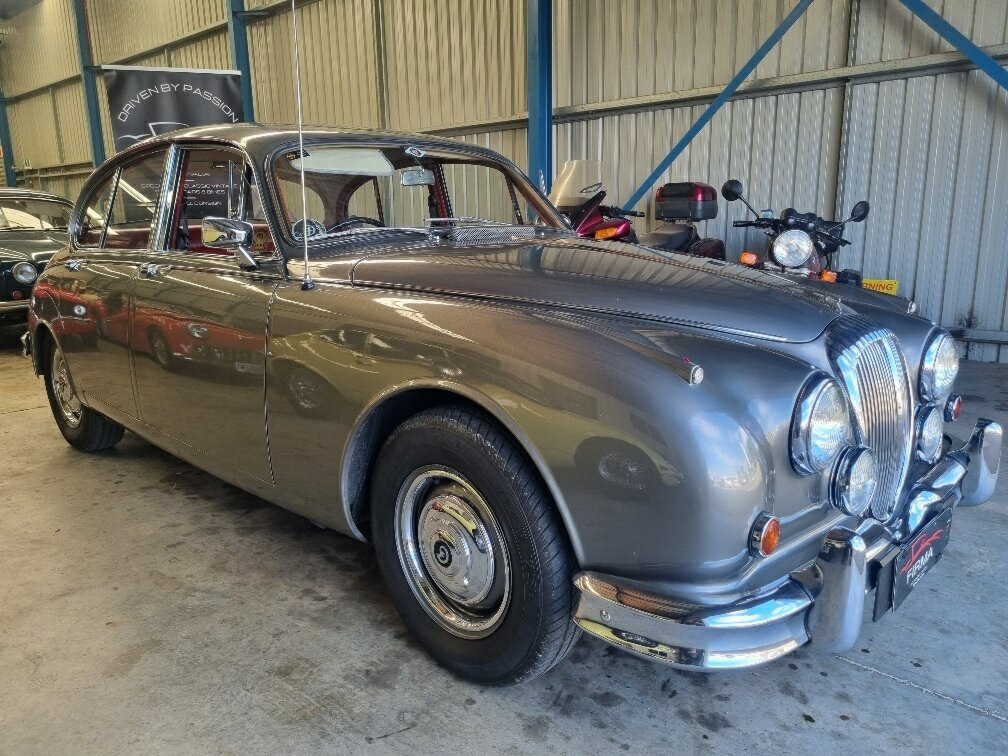 1967 DAIMLER 2.5 LITRE 3 SP AUTOMATIC 4D SEDAN