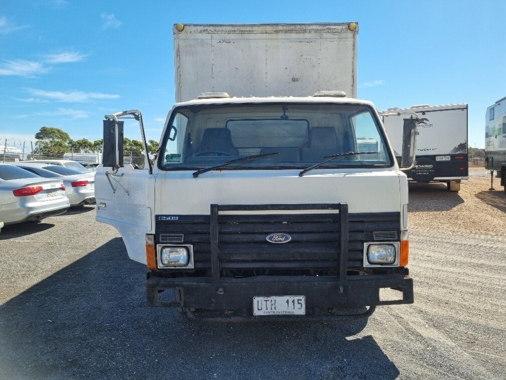 1985 FORD CARGO TRUCK