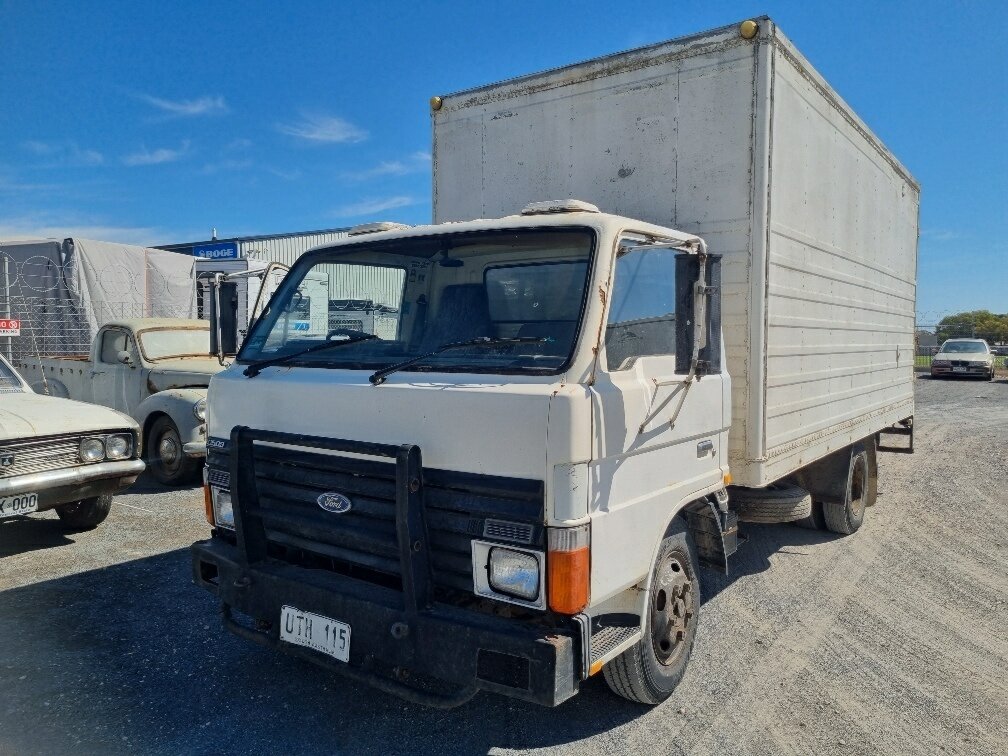 1985 FORD CARGO TRUCK