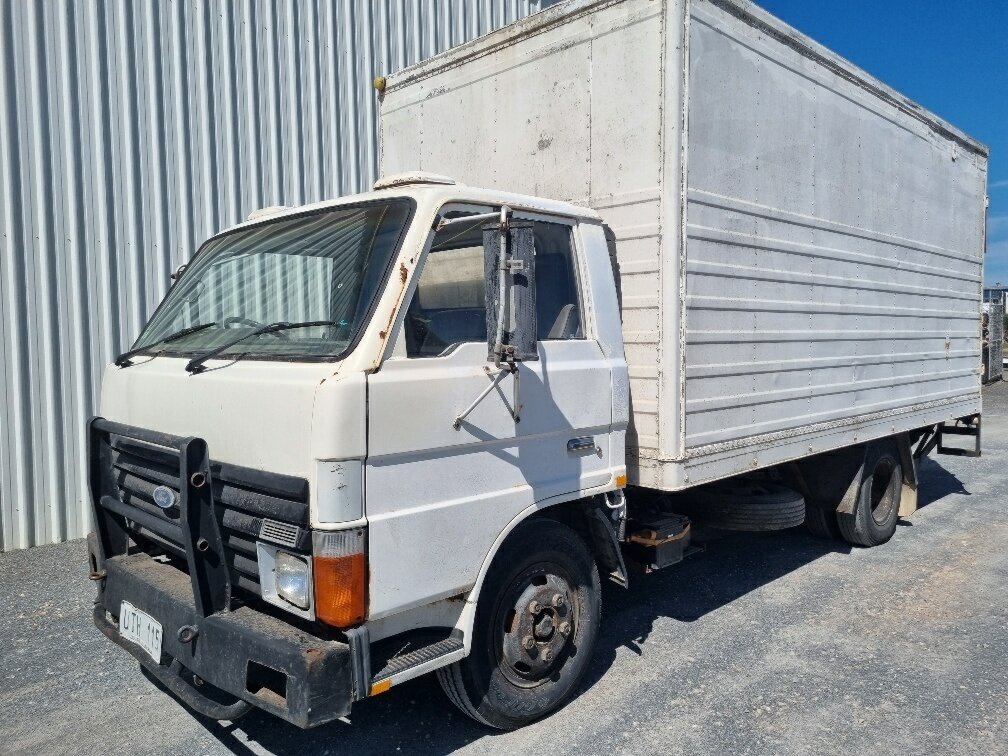 1985 FORD CARGO TRUCK