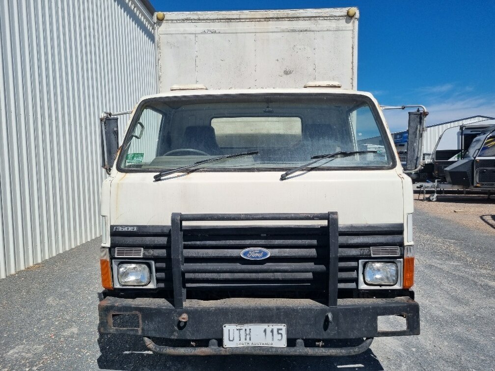1985 FORD CARGO TRUCK