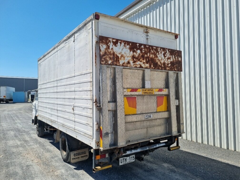 1985 FORD CARGO TRUCK