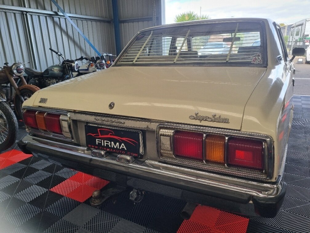 1976 TOYOTA CROWN SUPER SALOON AUTOMATIC 4D SEDAN