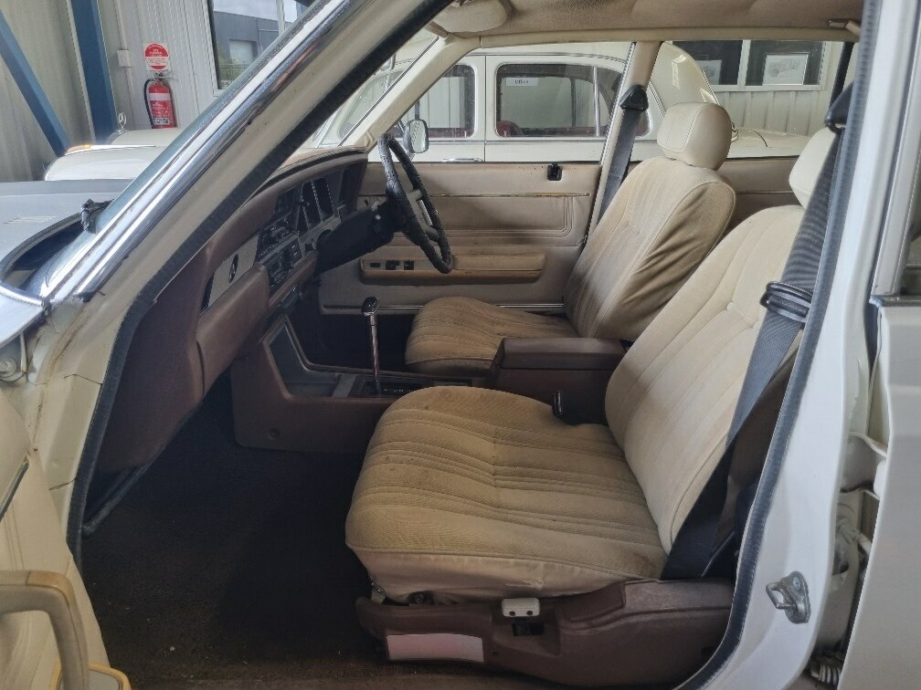 1976 TOYOTA CROWN SUPER SALOON AUTOMATIC 4D SEDAN