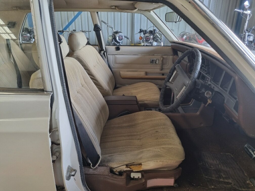 1976 TOYOTA CROWN SUPER SALOON AUTOMATIC 4D SEDAN