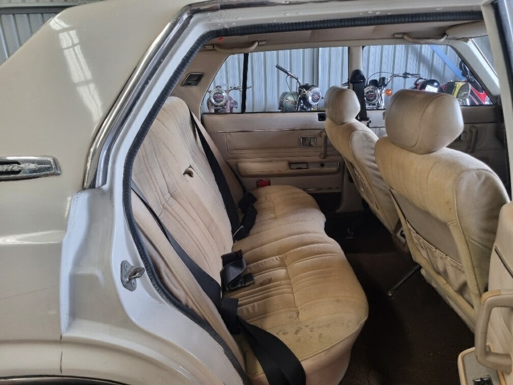 1976 TOYOTA CROWN SUPER SALOON AUTOMATIC 4D SEDAN