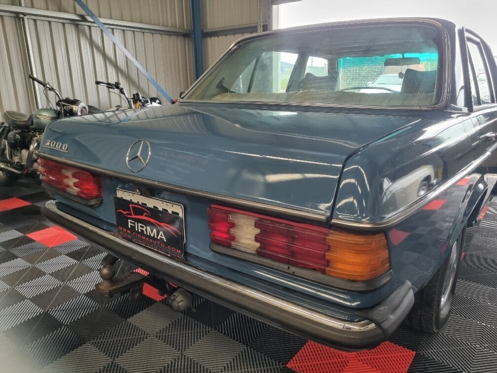 1979 MERCEDES-BENZ 300D AUTOMATIC SEDAN