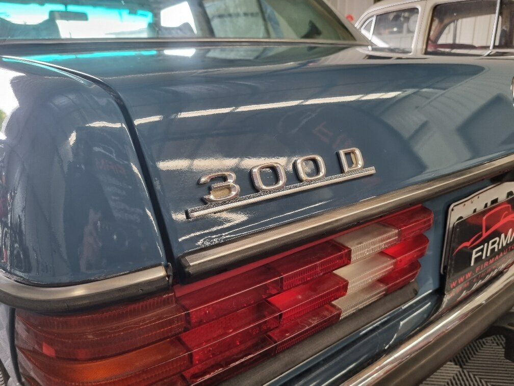 1979 MERCEDES-BENZ 300D AUTOMATIC SEDAN