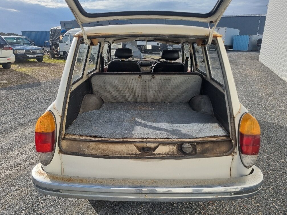 1970 VOLKSWAGEN 1600 DELUXE 4 SP MANUAL 2D SEDAN