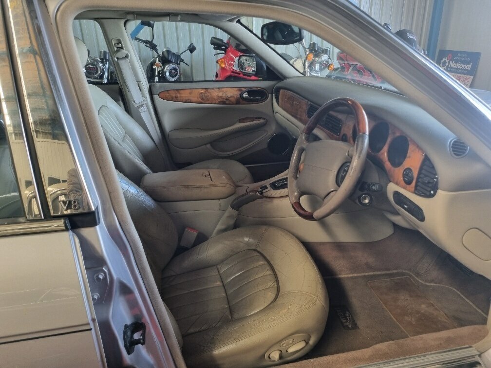 2000 JAGUAR SOVEREIGN LWB 4.0 AUTOMATIC 4D SEDAN