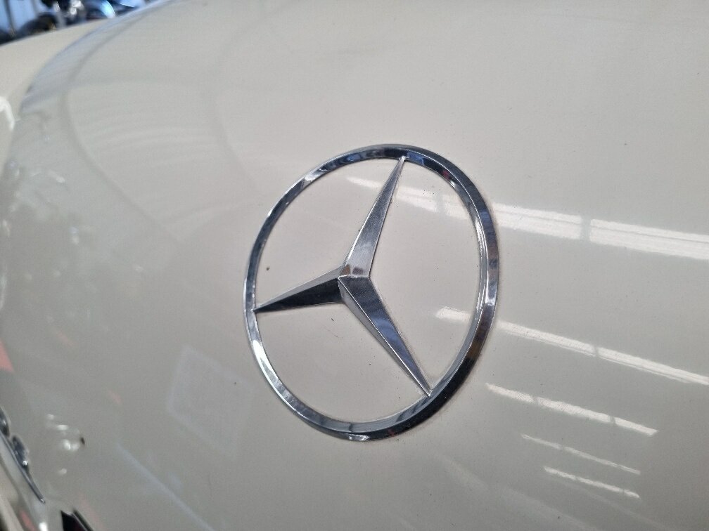 1957 MERCEDES-BENZ 220S W180 SEDAN