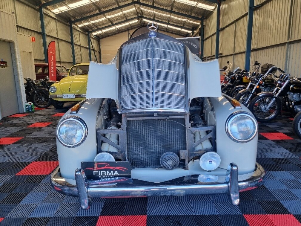 1957 MERCEDES-BENZ 220S W180 SEDAN