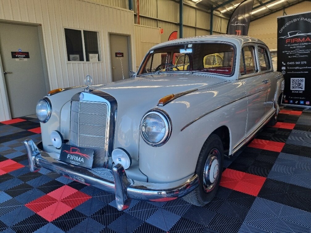 1957 MERCEDES-BENZ 220S W180 SEDAN