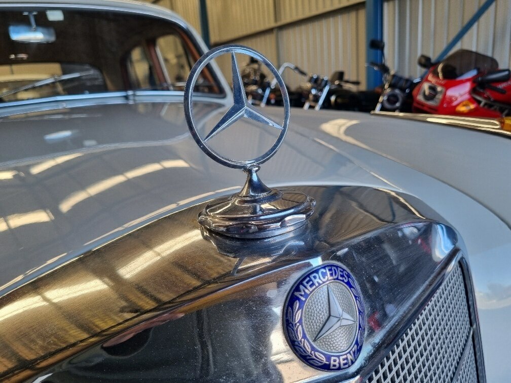 1957 MERCEDES-BENZ 220S W180 SEDAN